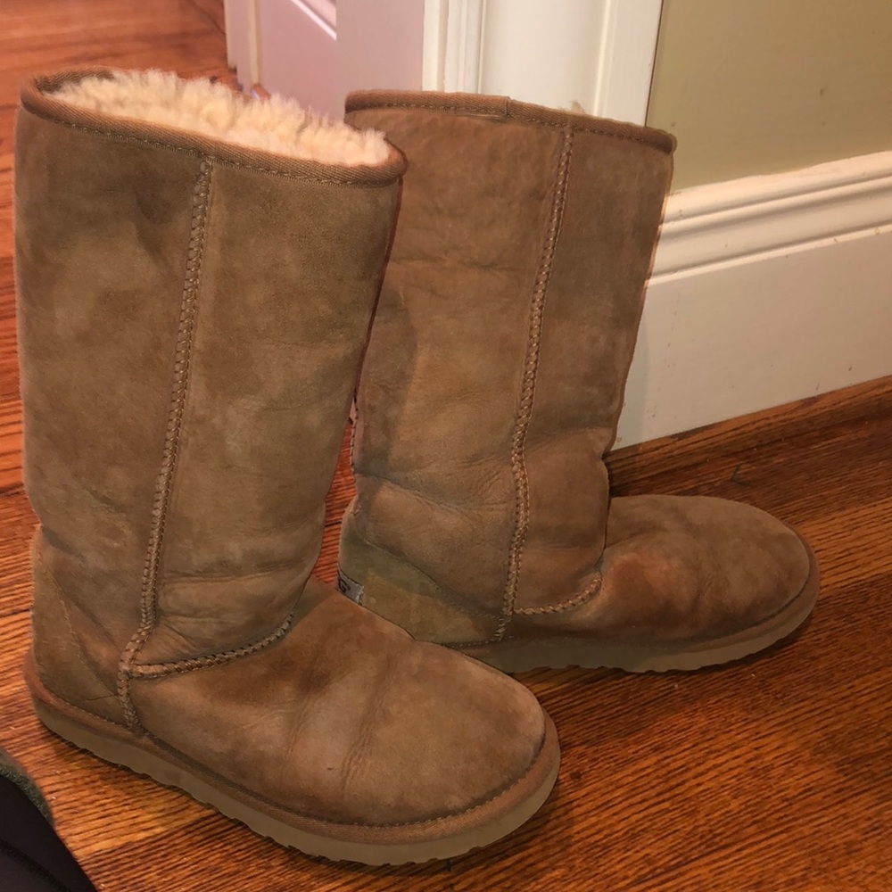 Tan Ugg boots